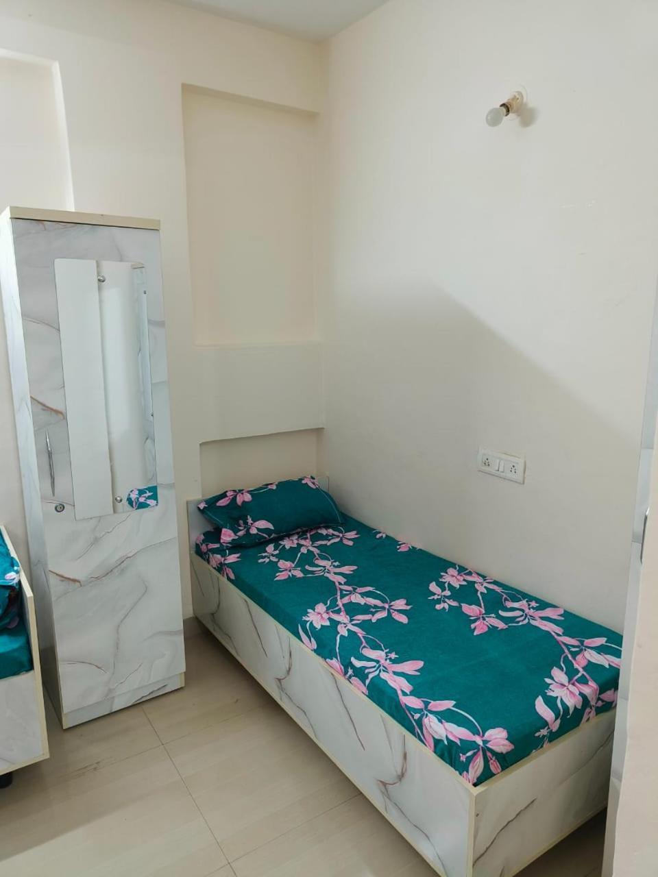 Modern Pg Hostel Púna Kültér fotó